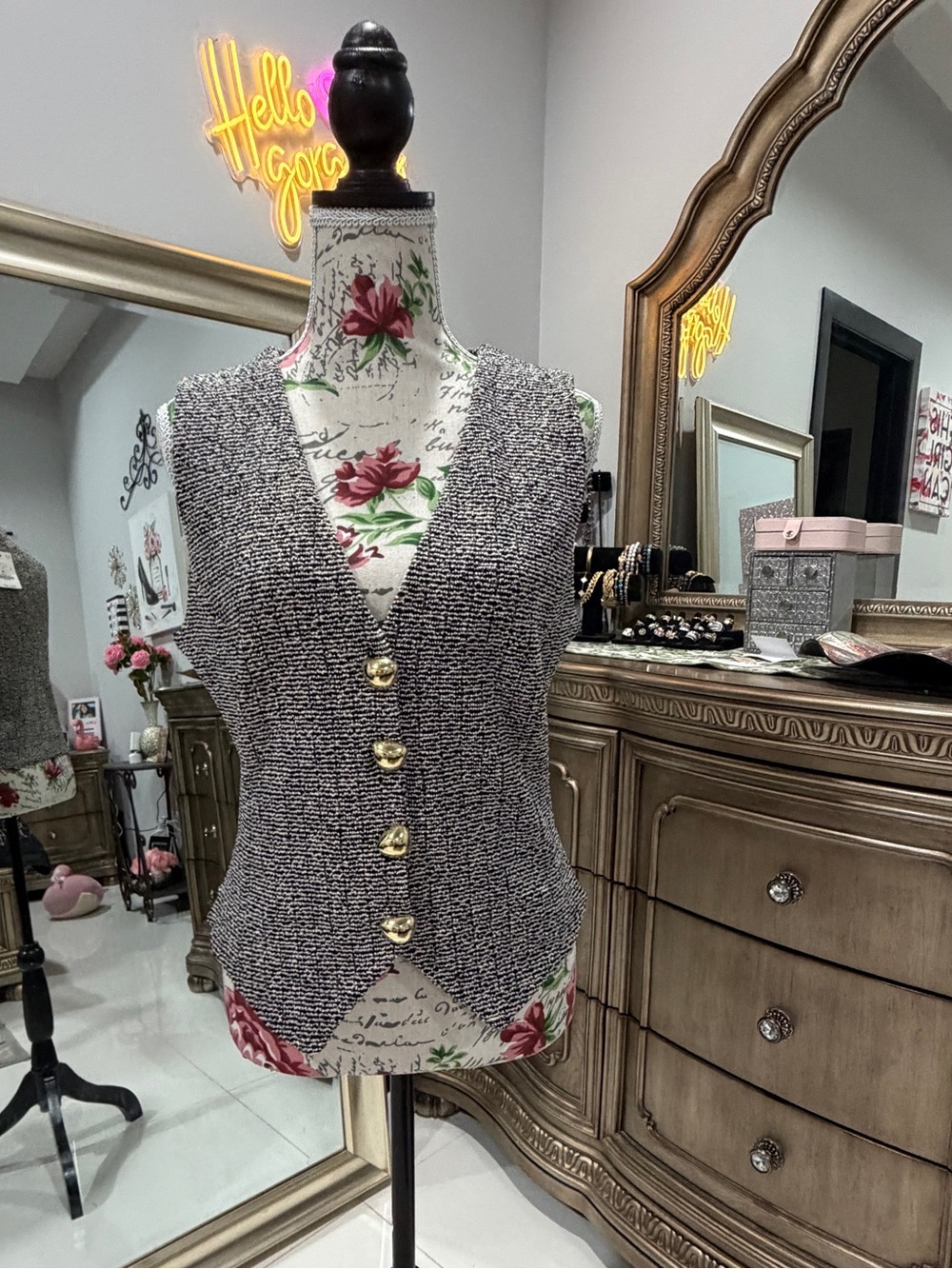 Zara Gray Textured Button-Front Sleeveless Vest